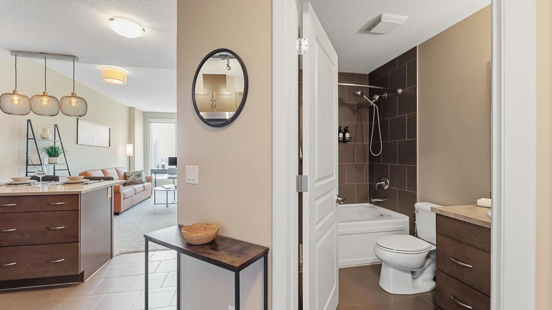 Heart Of Downtown Calgary Spacious Luxury Condo With Stunning Views And Premium Amenities Appartement