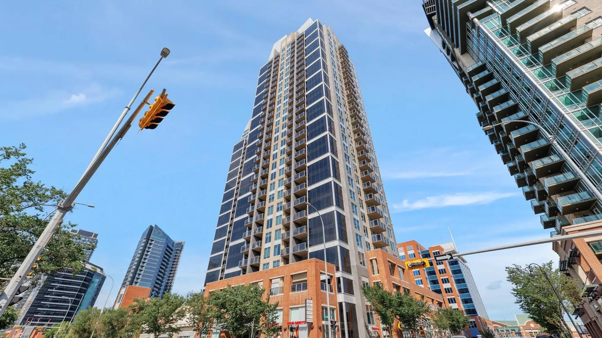 Heart Of Downtown Calgary Spacious Luxury Condo With Stunning Views And Premium Amenities 0*,  Canada