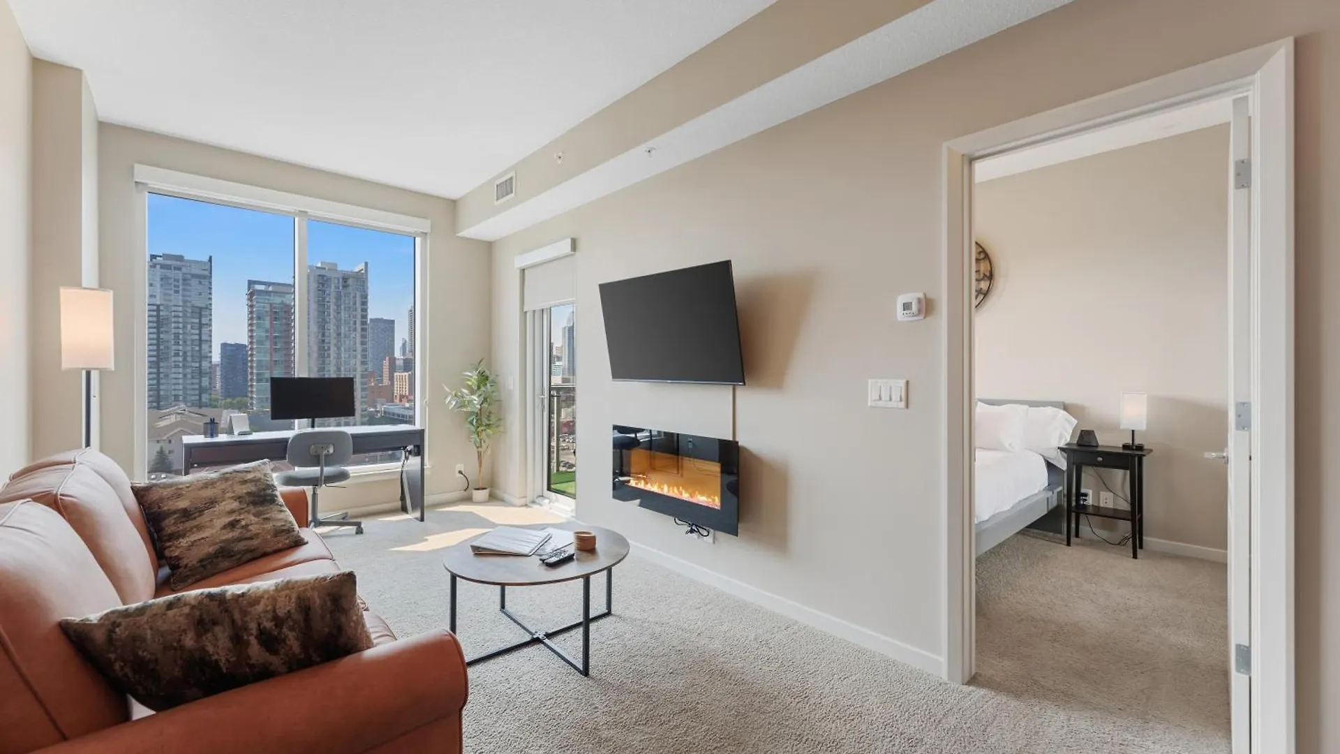 Heart Of Downtown Calgary Spacious Luxury Condo With Stunning Views And Premium Amenities 0*,