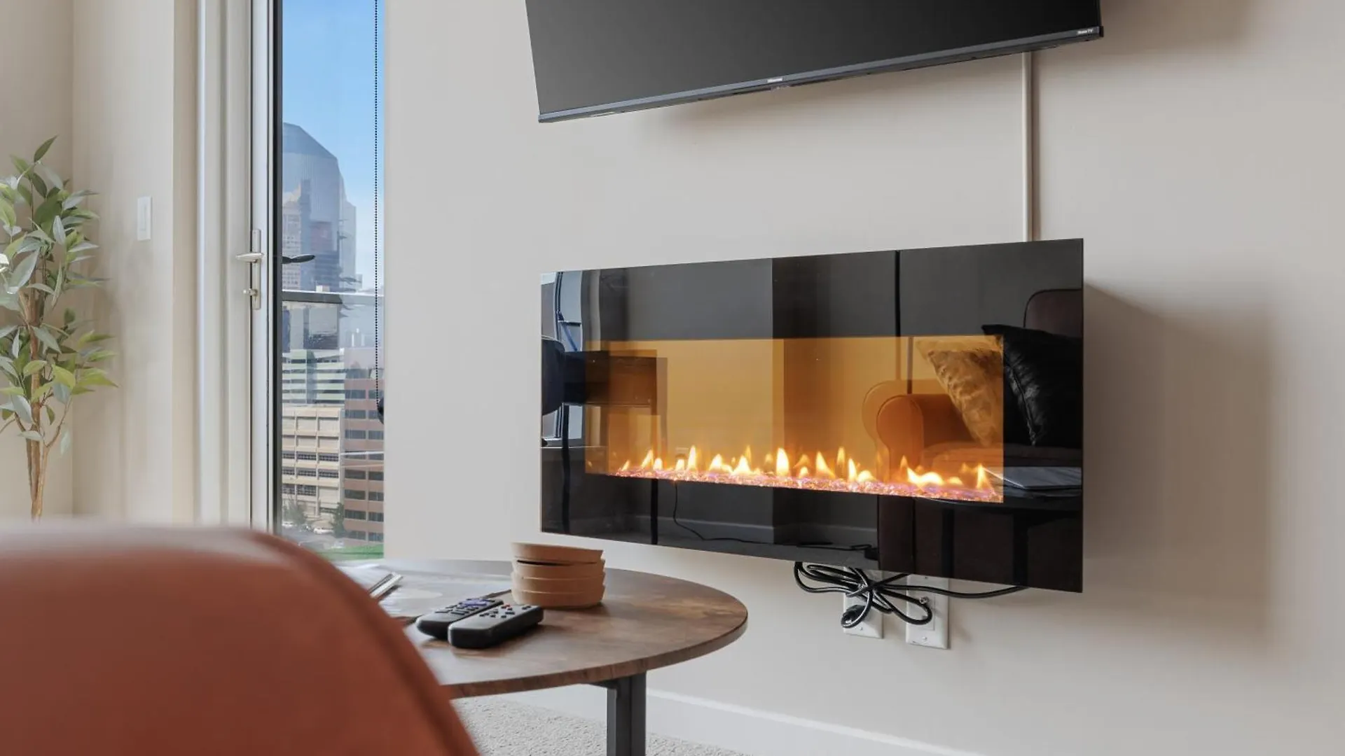 Heart Of Downtown Calgary Spacious Luxury Condo With Stunning Views And Premium Amenities 0*,