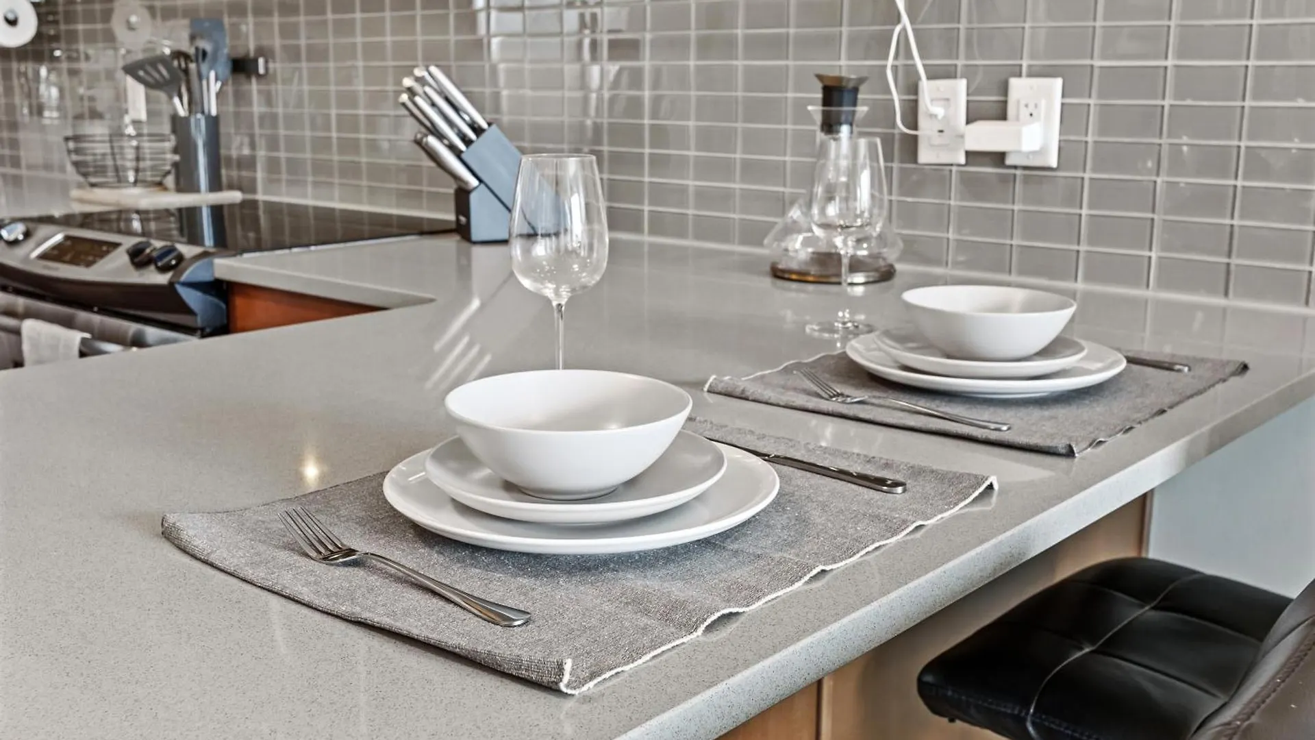 Apartment Heart Of Downtown Calgary Spacious Luxury Condo With Stunning Views And Premium Amenities